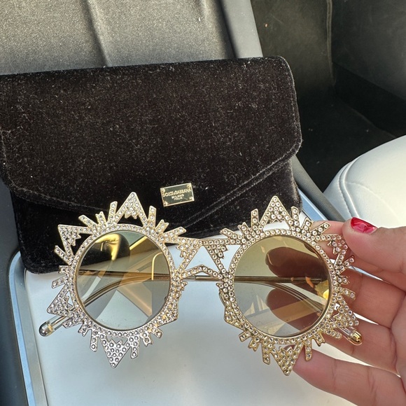- Authentic DOLCE & GABBANA Star Shaped Sunglasses with Gold Metal and Crystals - Picture 2 of 5